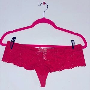 MSRP 20$ BTEMPTED. SIZE S. Thong. NWOT. Small size 5